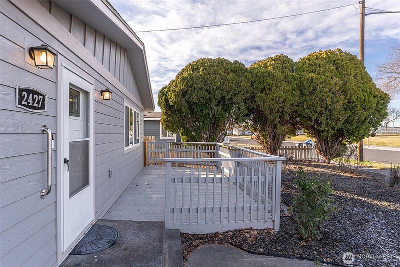 2nd image of 2427 W Texas Street