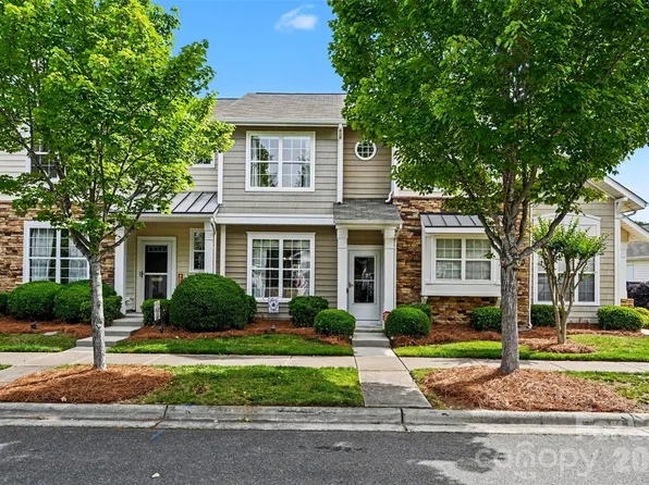 1033 Woodglen Ln, Matthews, NC 28104