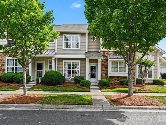 1033 Woodglen Ln, Matthews, NC 28104