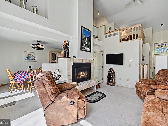 2nd image of 5 Beachwood Ct
