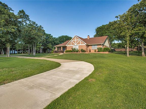 4th image of 621 John Charles Dr