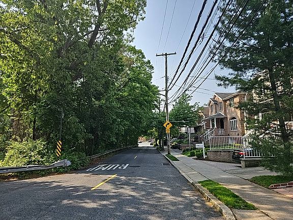 5th image of 32 Glendale Ave