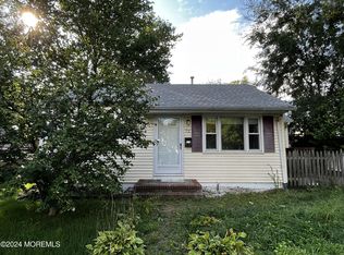 72 4th St, Belford, NJ 07718