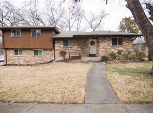 413 Ten Mile Dr, Desoto, TX 75115