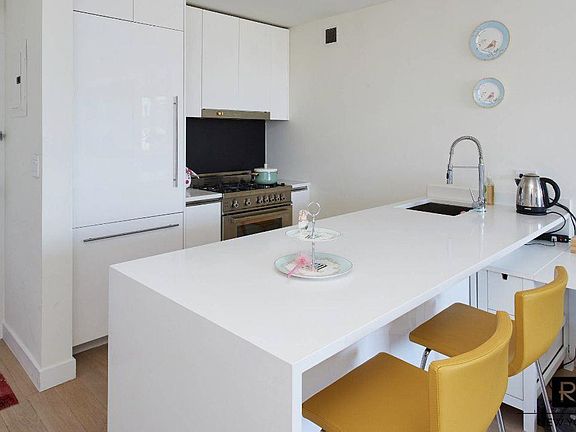 4th image of 301 W 53rd St APT 11B
