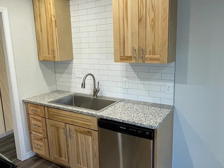 909 Tyler Ave NW — Photo 9