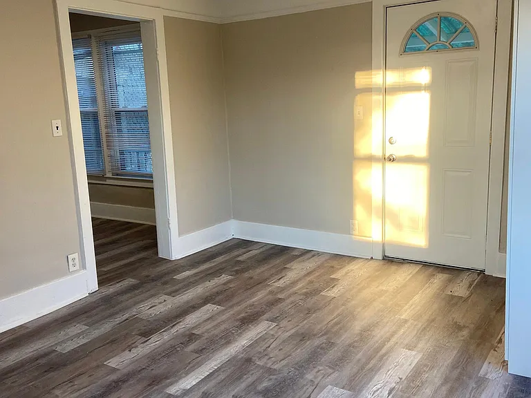 933 Calumet St #3 — Photo 1