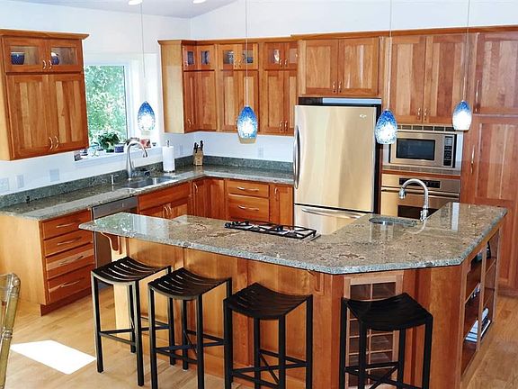 4th image of 5823 Prospect Dr