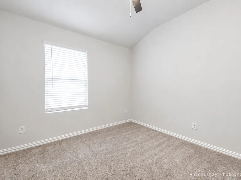 3230 Baehr Dr — Photo 16