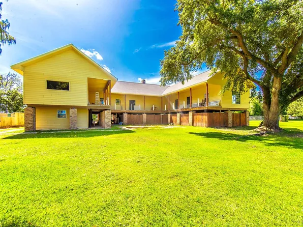 129 Summers St, Golden Meadow, LA 70357