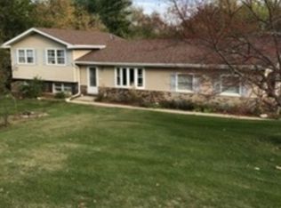 3N289 Pine Hills Rd, St Charles, IL 60175