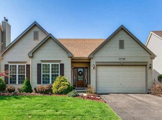 39W369 W Mallory Dr, Geneva, IL 60134