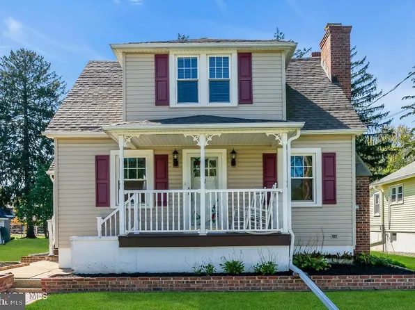 41 Academy St, Farmingdale, NJ 07727