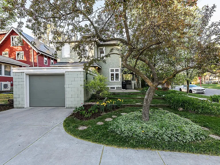 1236 Prospect St — Photo 3