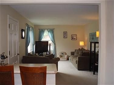 3rd image of 523 Roosevelt Ave
