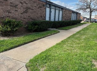 618 Bellaire Dr APT B, Hurst, TX 76053
