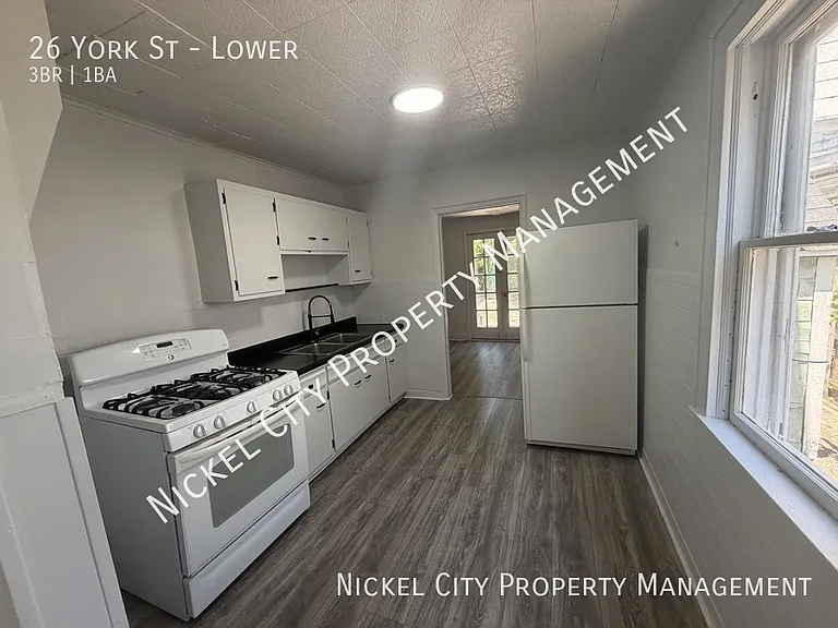 26 York St #LOWER — Photo 11