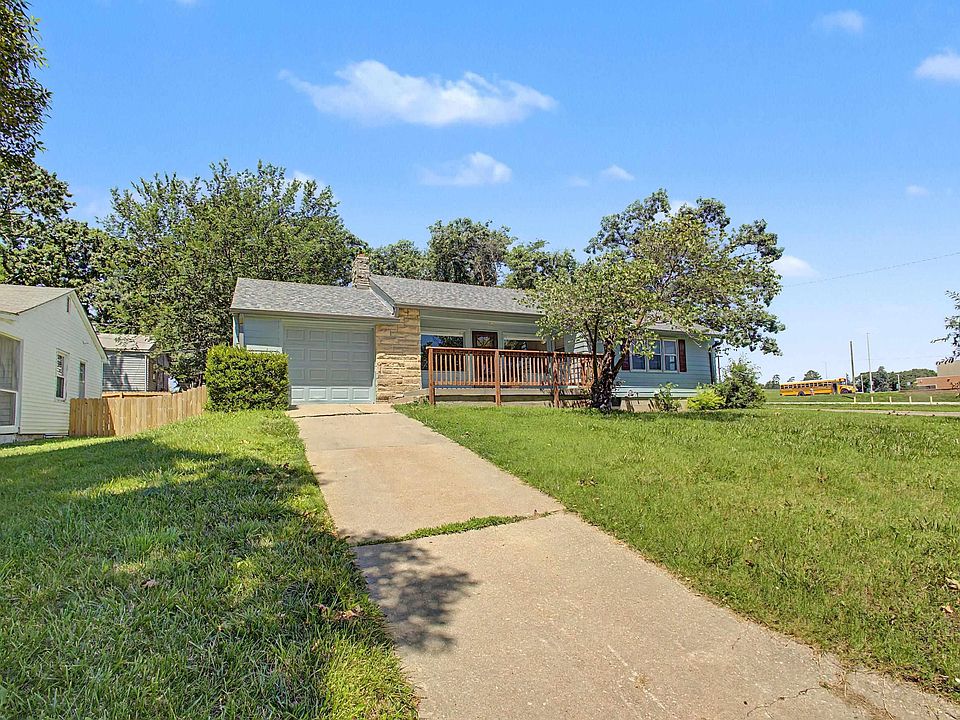 1st image of 210 Ridge Dr
