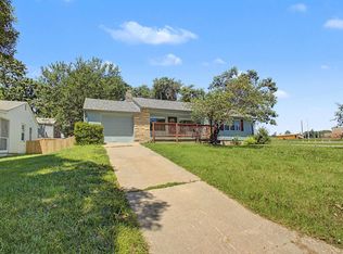 210 Ridge Dr, Manhattan, KS 66502