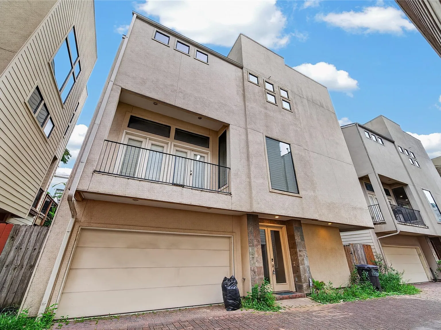 3 bed, 3.5 bath, 2483 sqft, $3,100 — Photo 3
