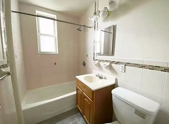 5th image of 144-44 Sanford Ave #5T