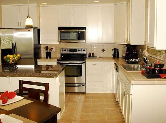 3rd image of 230 E Farnham Ave APT C1