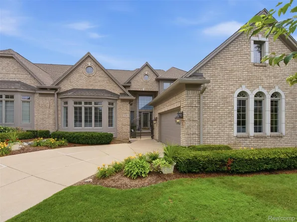 6728 Cascade Ct, Clarkston, MI 48348