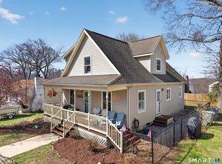 68 Hillcrest Rd E, Niantic, CT 06357