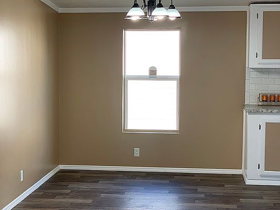 5th image of 851 Laurel Cir
