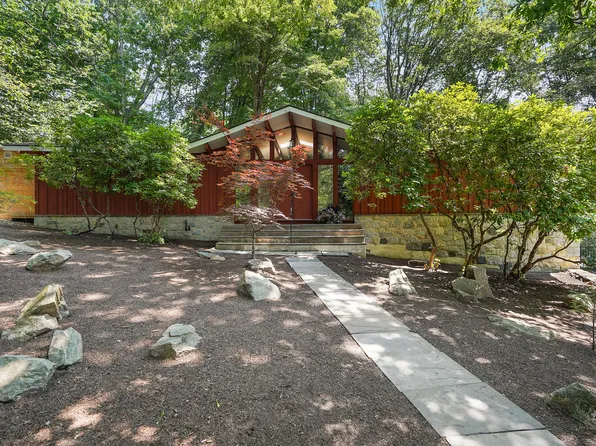 90 Lawrence Hill Road, Stamford, CT 06903
