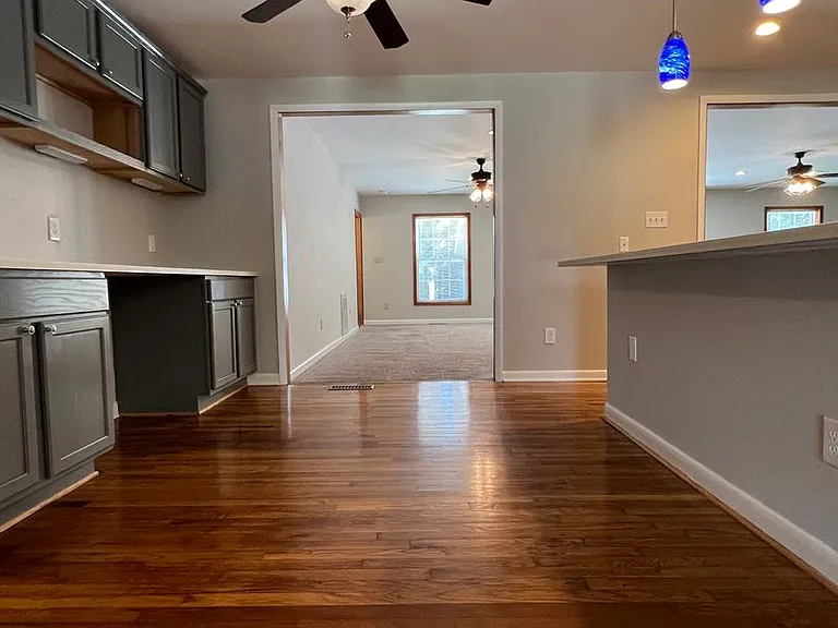 805 Gardenview Dr — Photo 5