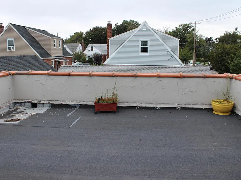 Benmore Ave — Photo 9