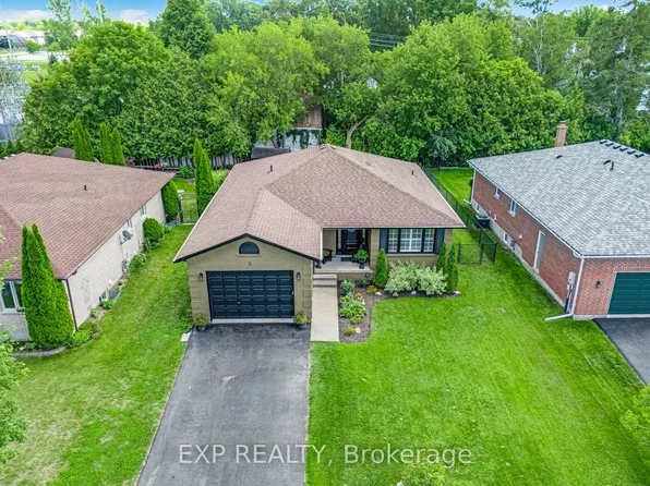 8 Low Blvd, Uxbridge, ON L9P 1W7