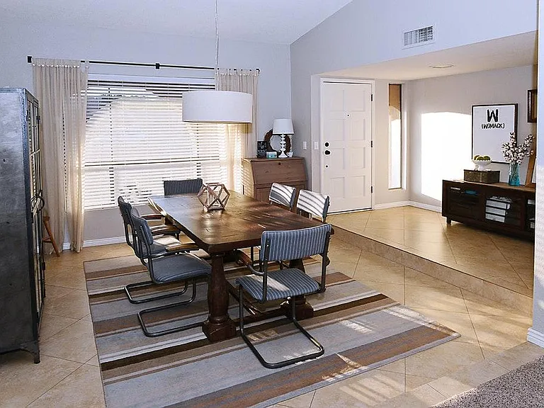 2544 W Keating Ave — Photo 2