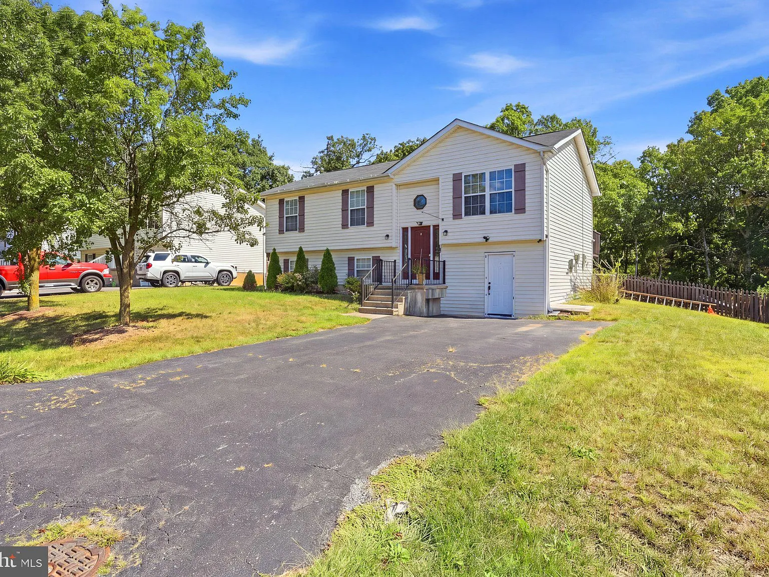 2 bed, 1.0 bath, 1901 sqft, $1,700 — Photo 1