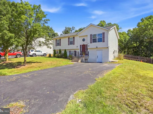 94 Longwood Dr, Bunker Hill, WV 25413