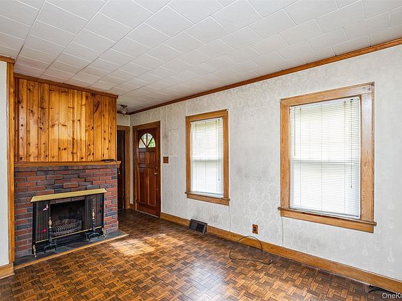 3rd image of 10 Laurel Road