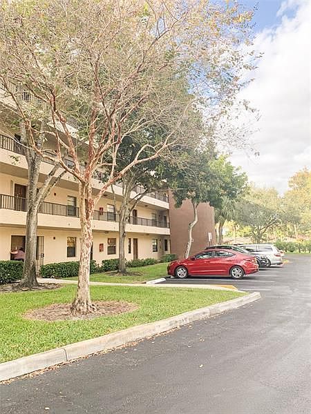 2nd image of 10451 W Broward Blvd