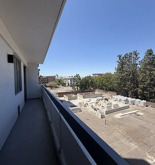 321 S San Vicente Blvd #406 — Photo 14