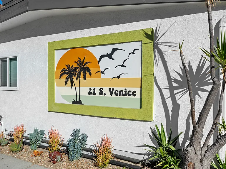 21 S Venice Blvd — Photo 17
