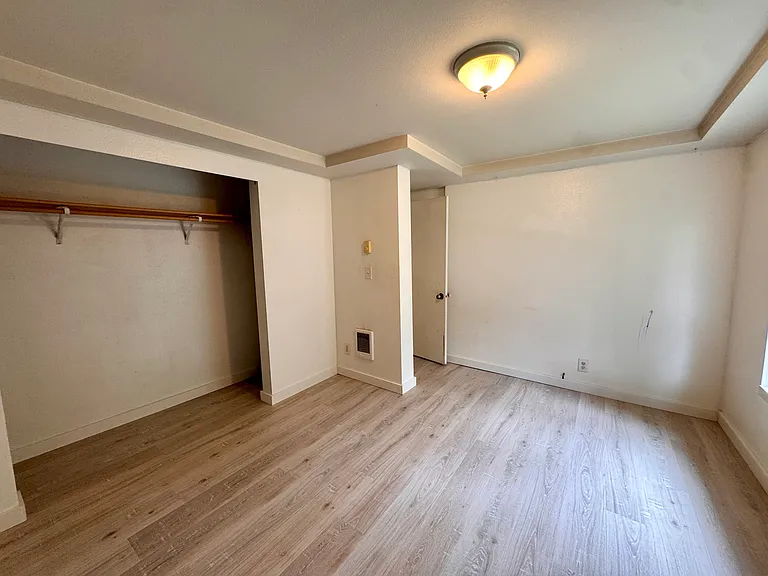 1409 W Railroad Ave #A — Photo 8
