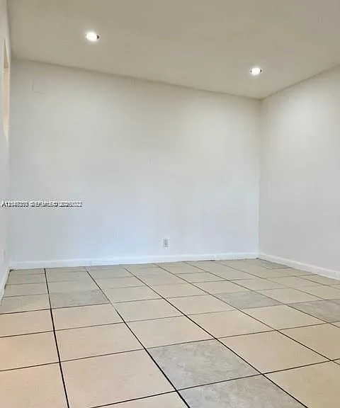 1204 NE 5th Ave #3 — Photo 5