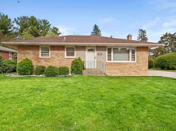 6729 Adams St, Merrillville, IN 46410