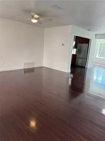 4 bed, 2.0 bath, $4,000 — Photo 2
