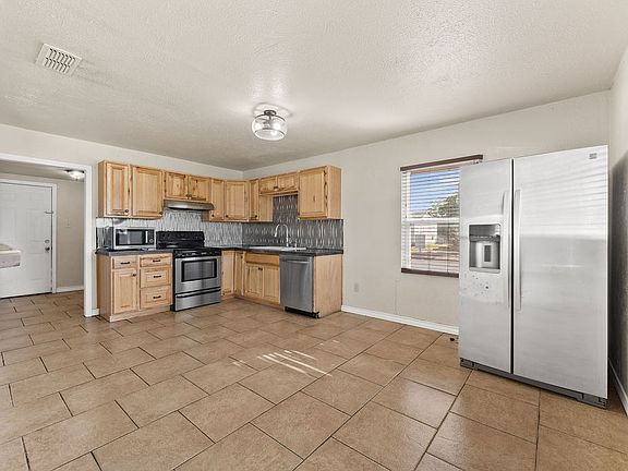 5th image of 1100 Smith St