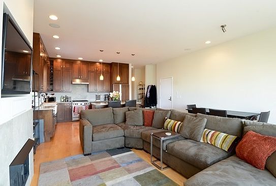 2nd image of 2033 N Damen Ave APT 4N
