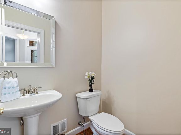 5th image of 8325 Meadowsweet Rd #8325