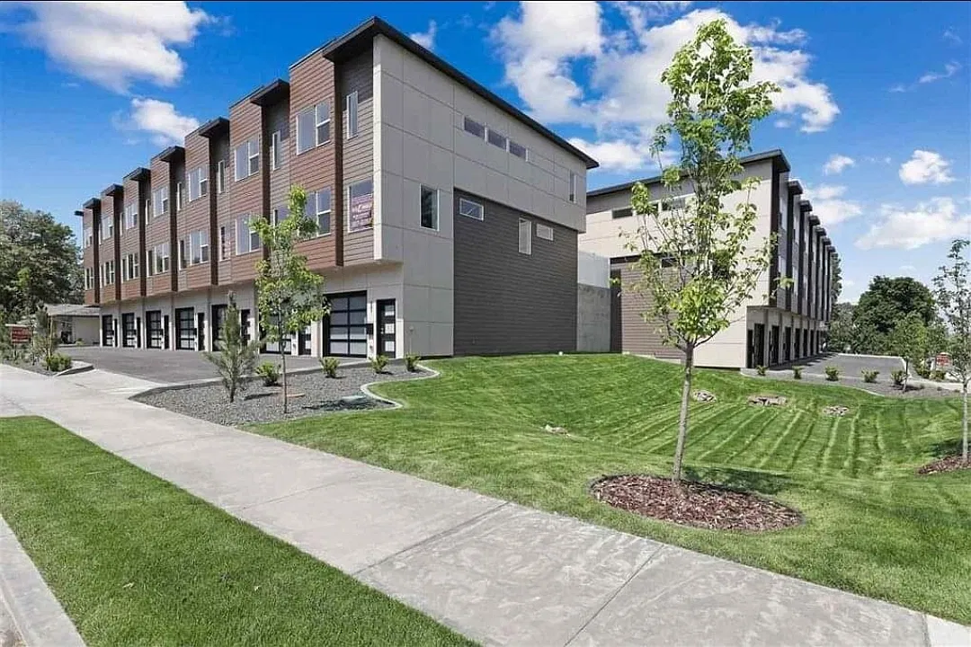 2 bed, 2.5 bath, 1200 sqft, $2,300 — Photo 1