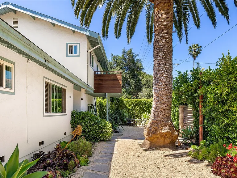 130 S Soledad St — Photo 4