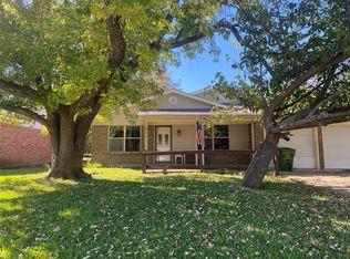 808 N Hughes St, Howe, TX 75459